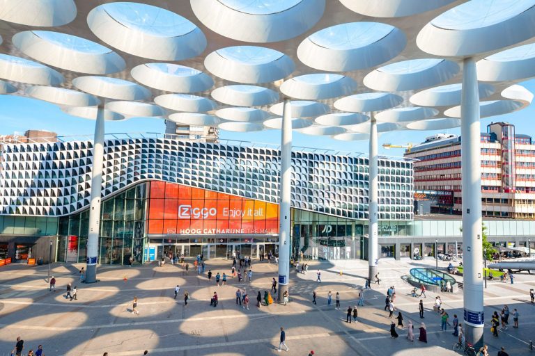 blowUP media launches Western-Europe’s largest transparent LED screen in the Netherlands