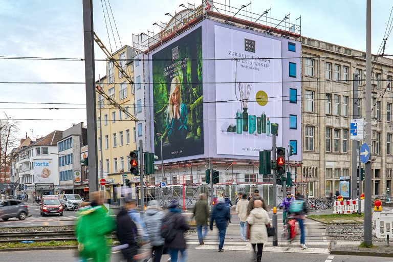 Rituals Cosmetics relies on Giant Posters made of marine plastic