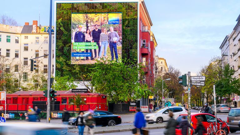 Germany’s most sustainable Giant Poster location: blowUP media launches Vertical Garden® in Berlin