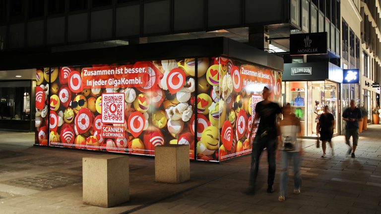 Vodafone’s GigaKombi campaign becomes an augmented reality experience on Giant Posters