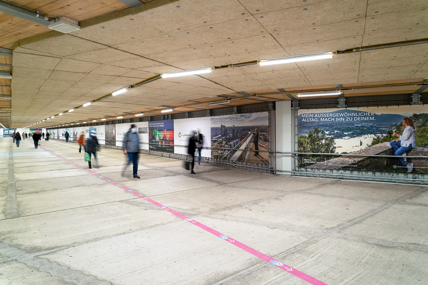 Lombardei_Stuttgart_Hauptbahnhof-Media-Wall-Durchgang-Gleis-15-und-16_019.jpg